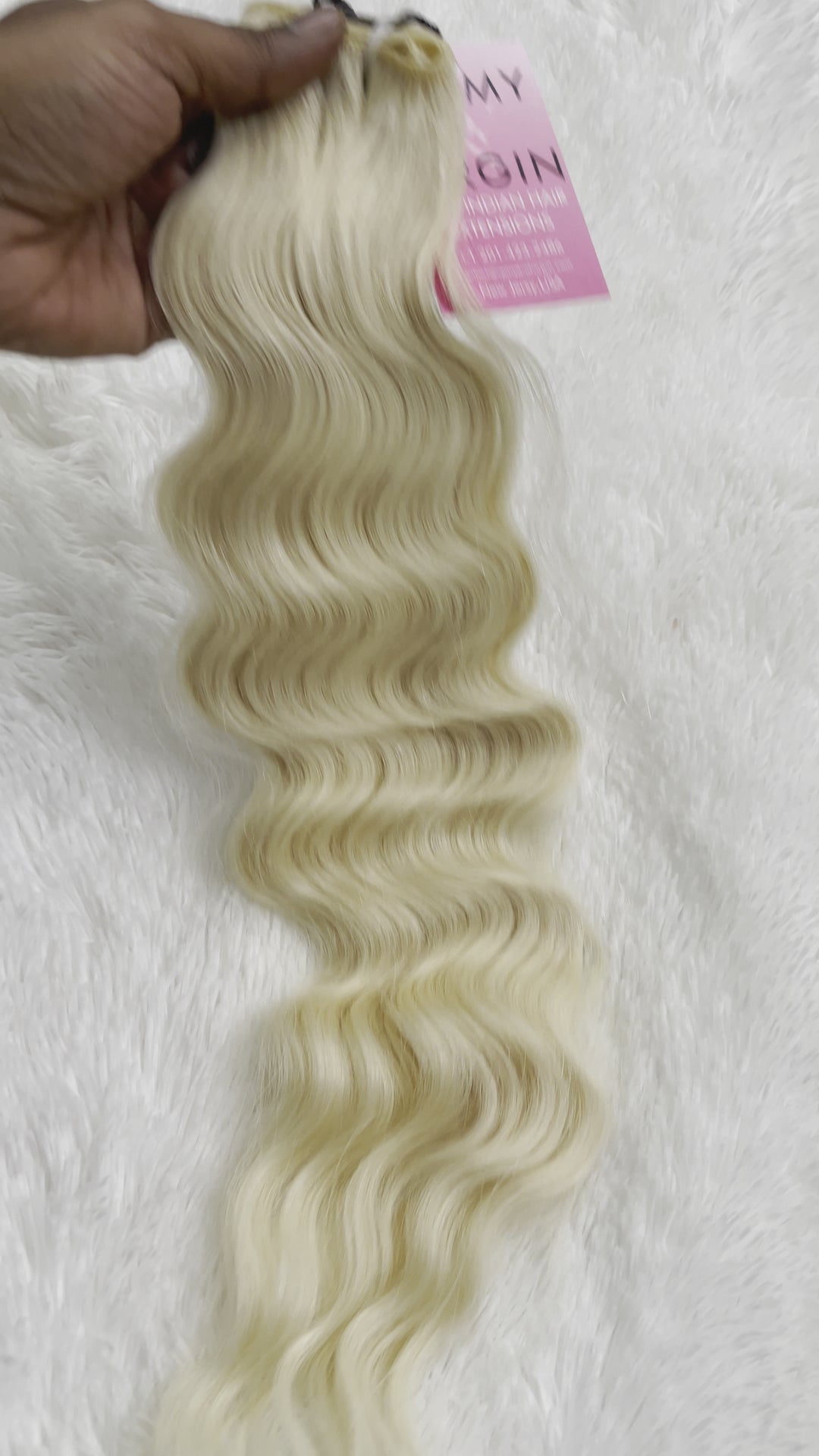 Pelo rubio indio crudo ondulado