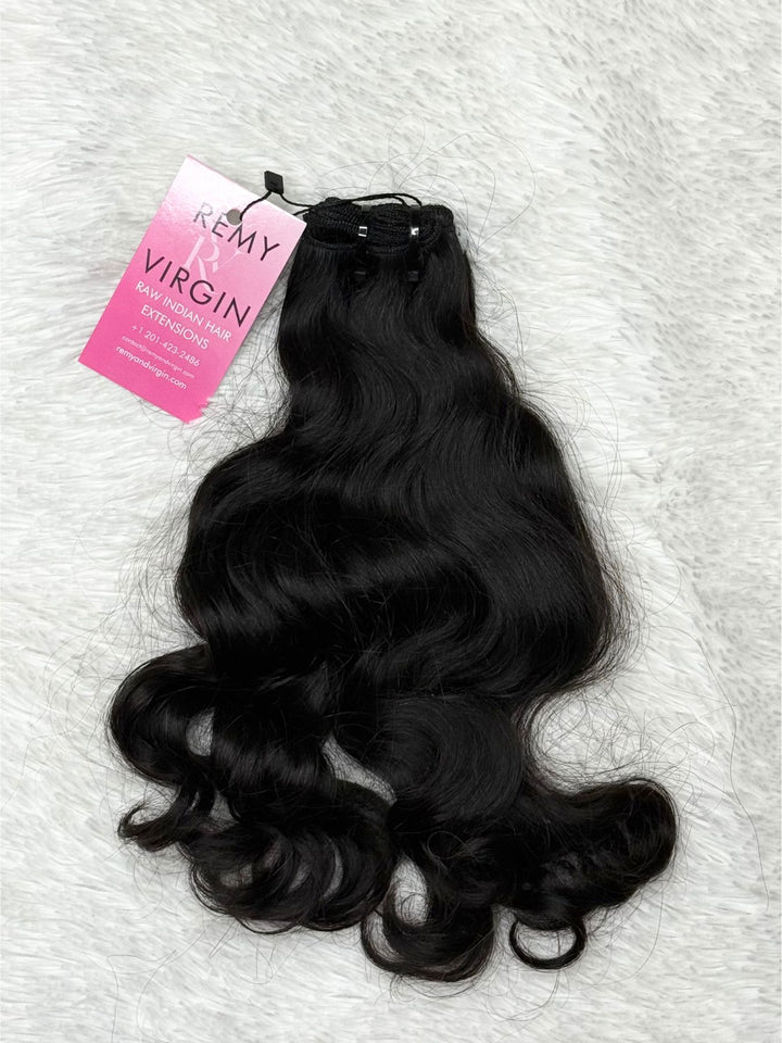 Pelo rizado flojo indio crudo