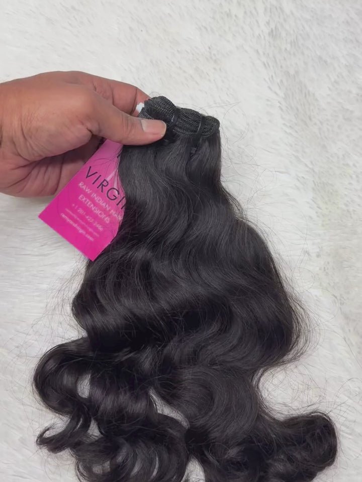 Pelo rizado flojo indio crudo